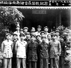 韩先楚返乡挨玩伴骂:官咋球当的_读书频道_凤凰网