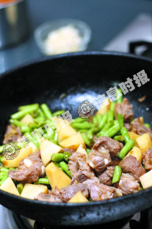 东北大乱炖用什么豆角 5b542d03044f0eb1d14c0a0ce488679a.jpg