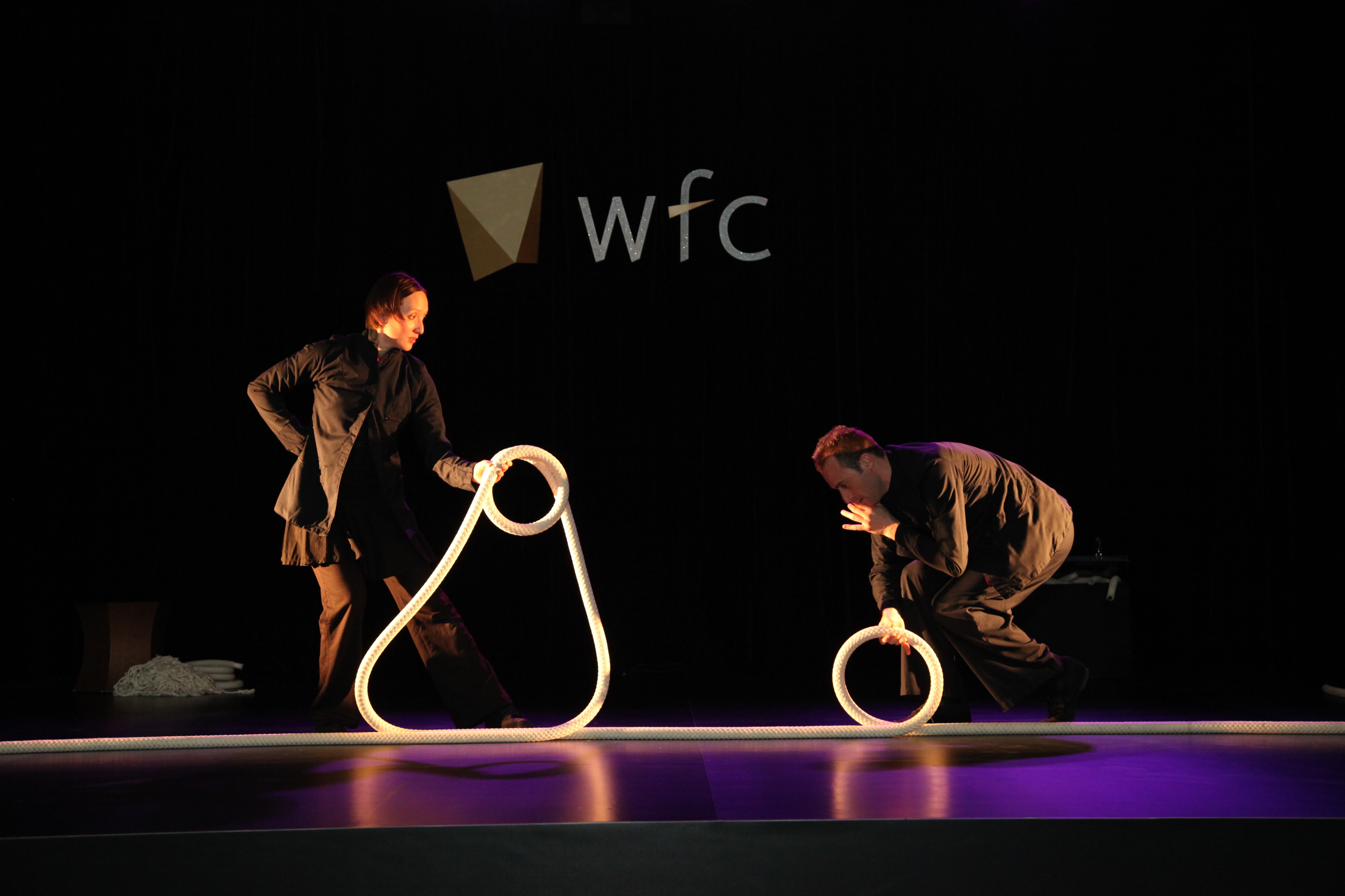 WFC举办中法文化之春《绳子先生》艺术表演
