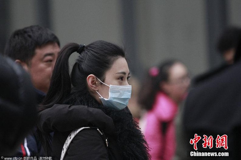 北京电影学院复试 考生戴口罩防雾霾