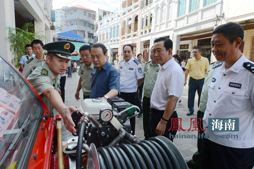 毛超峰检查海南国庆安保工作 要求加大警力确
