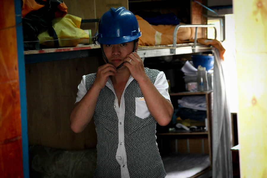 被工地工人轮着上干了一天 公交车上被民工轮流上-赞一把 转载请注明