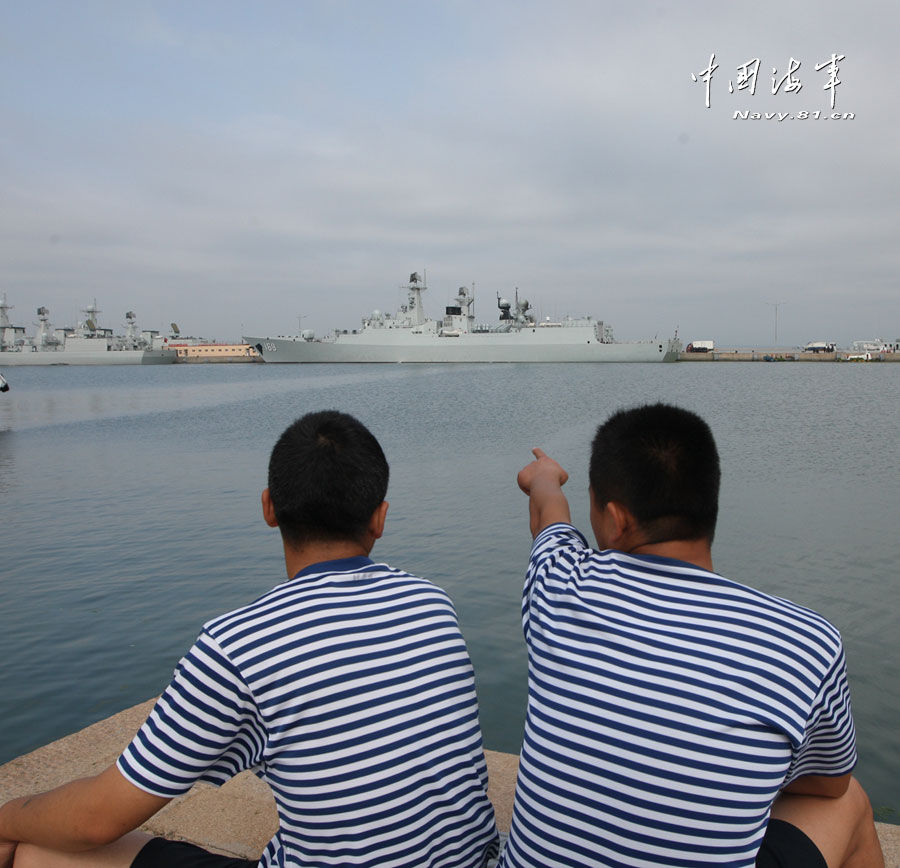 赴俄参加联合军演的中国海军7艘主力舰艇掠影_军事频道_凤凰网