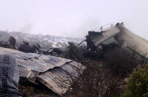 阿尔及利亚一运输机坠毁77人遇难