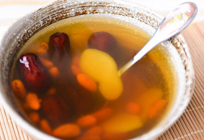 生姜红枣茶:秋寒来袭 一杯暖茶驱寒解乏
