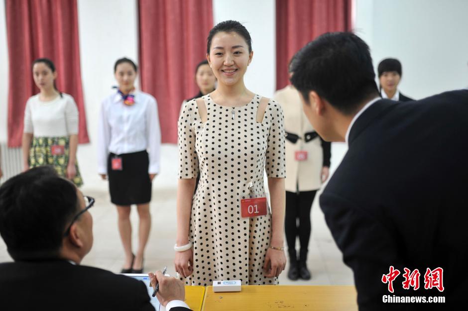 揭秘<em>空姐选拔</em>过程:<em>要求</em>具备有亲和力的微笑_