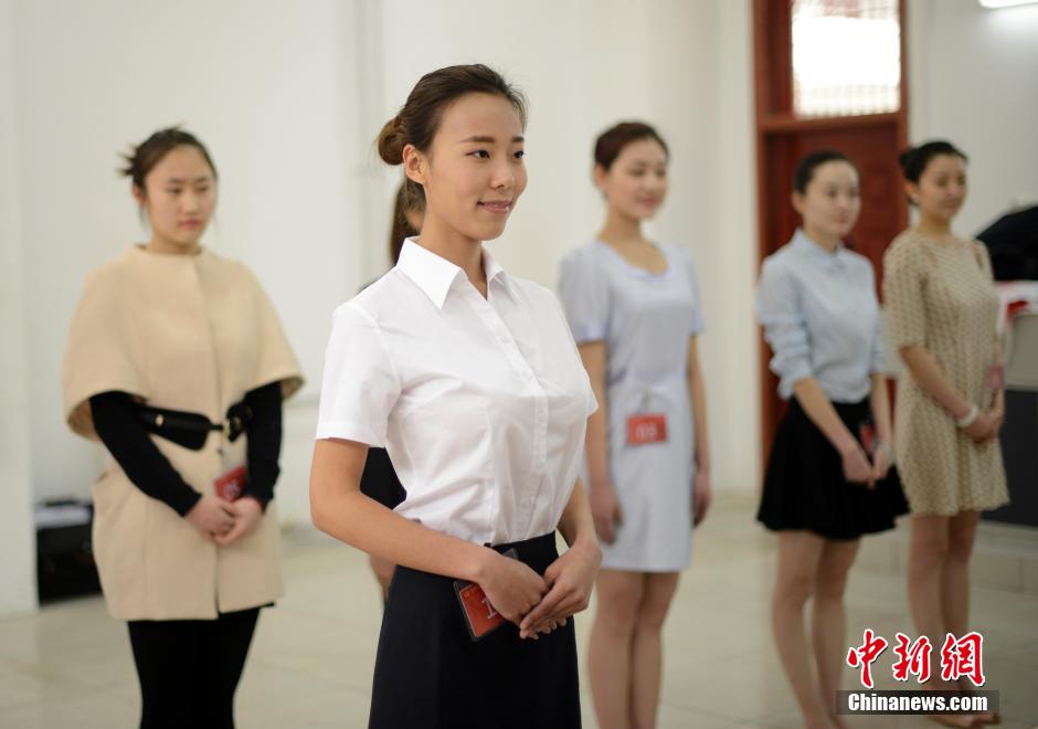 揭秘<em>空姐选拔</em>过程:<em>要求</em>具备有亲和力的微笑_