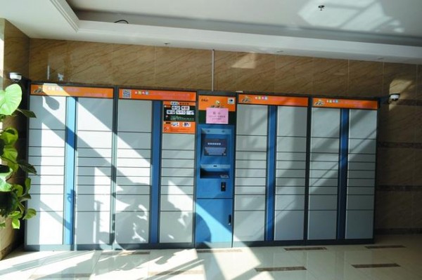 智能快递柜开收使用费 引起快递企业不满