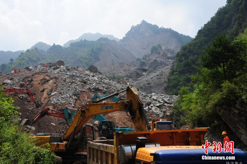 陕西山阳山体滑坡事故抢救现场仍有60余人失联