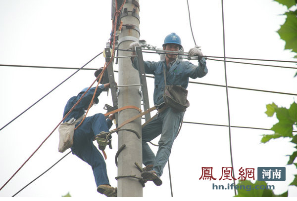 夏季汛期来临 内黄县电业公司开展电力防汛检
