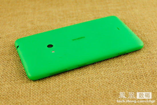 诺基亚Lumia 625评测:屏幕很大 分辨率较低