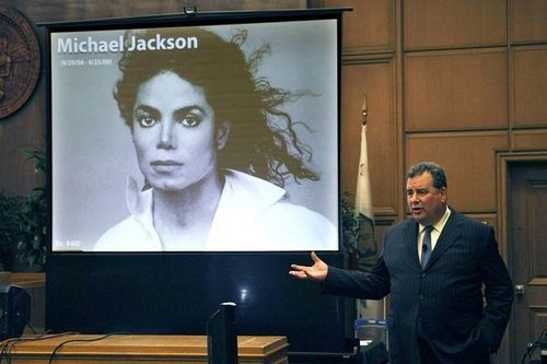 迈克尔杰克逊死亡案结案陈词:律师批AEG唯利