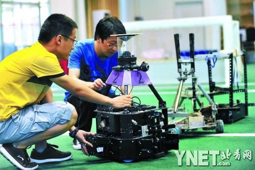 智慧+团队精神 中国队7年三夺机器人足球世界