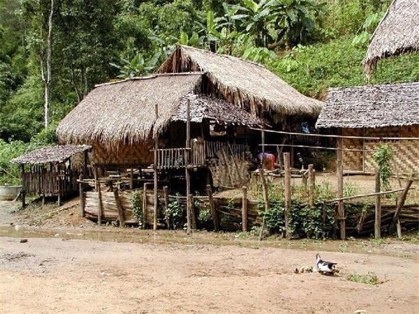 原生态:实拍泰国最穷农村住房和中国西部农村