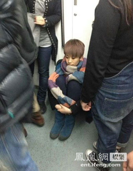 《<em>抹布女也有春天</em>》海清失意地铁_天津频道