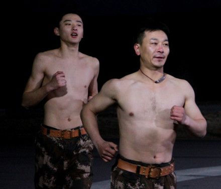 《星兵》裸身抗寒 吴樾:星兵的身体不只属于自己|星兵报道|吴樾_凤凰娱乐