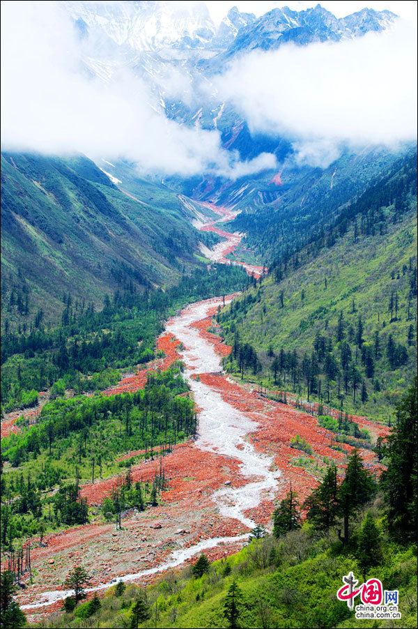 海螺沟红石滩 一年四季均不同的美妙画卷_青岛频道_凤凰网
