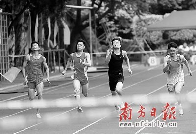 昨天21日,下同,广东省普通高考体育术科统一考试在广州体育学院举行