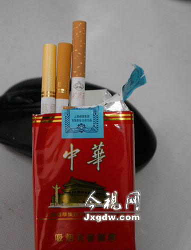 南昌现奇葩"什锦"假烟 中华皮里包着各种烟