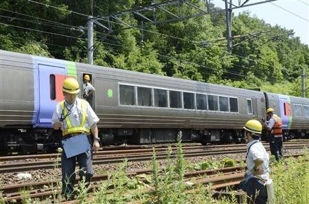 日本JR列车再发事故 120名乘客紧急逃生