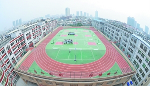 　　南门中学建福建省首个空中操场