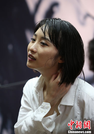 《<em>一个陌生女人的来信</em>》探班 <em>黄湘丽</em>单人独挑