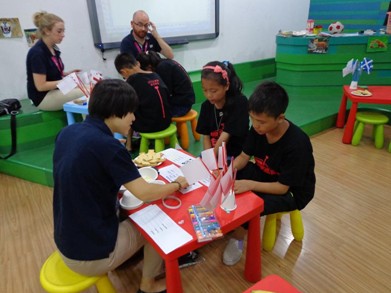 英孚教育青少儿英语助阵公益事业英语开启山区