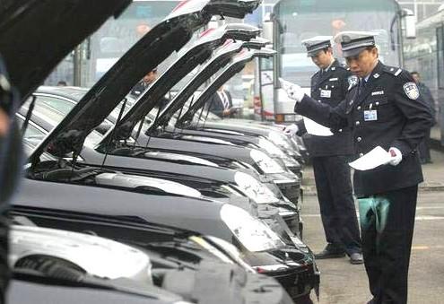 江苏南通一月新车上牌超万辆 民警发布上牌全