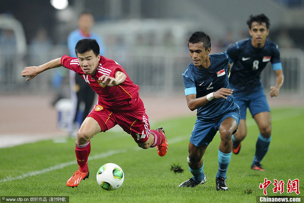 中国男足热身赛6:1大胜新加坡