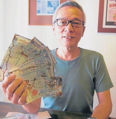 提款机吐出烧焦钞票 大马华裔商人损失650元(