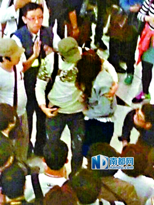 <em>少女时代</em>成员<em>Jessica</em>机场被误当粉丝?_娱乐频