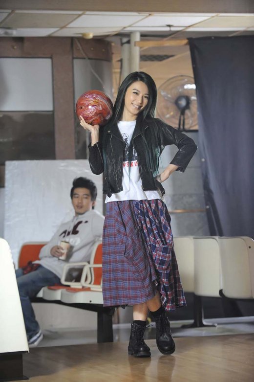 田馥甄新歌MV再现摔倒女王 与男主角晒恩爱