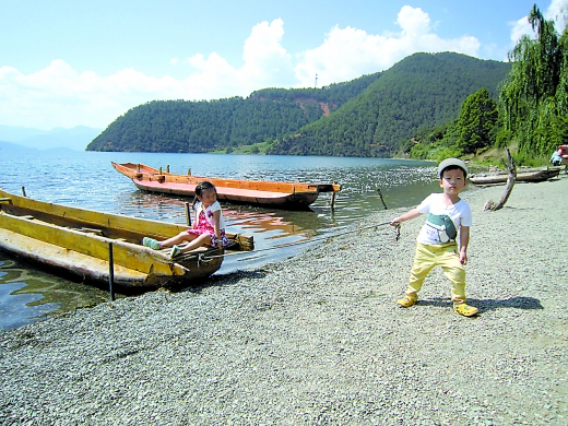 <em>妹妹坐船头哥哥</em>岸上走_资讯频道_凤凰网