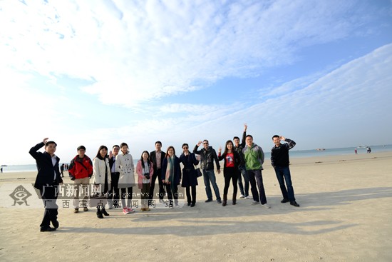 香港网媒记者北海享受海天一色美丽景致(图)