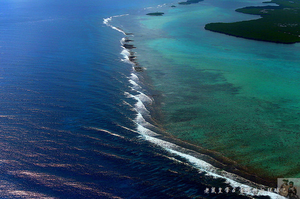 航拍全球最大水下洞穴---伯利兹大蓝洞 航拍全球最大水下洞穴---伯利兹大蓝洞