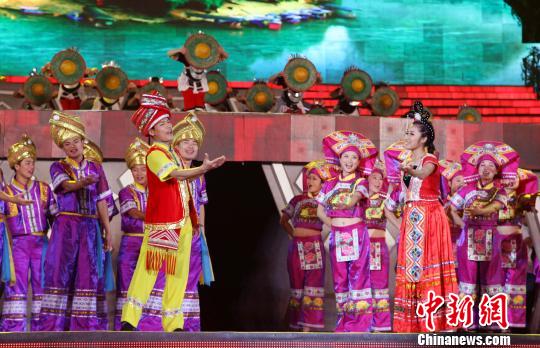 刘三姐故乡山歌传情 特色民俗吸引游客