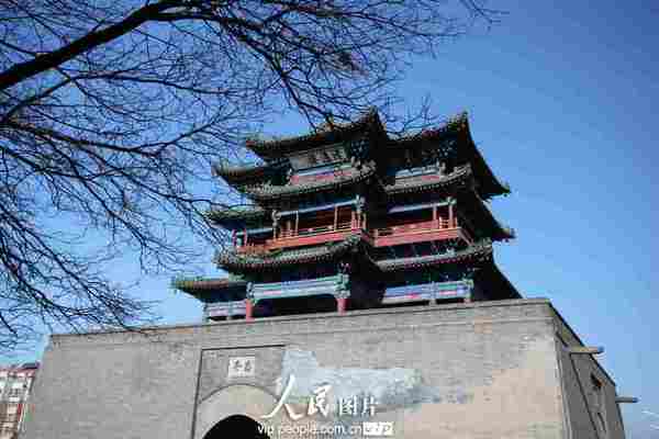 2013年12月3日拍摄的位于河北省张家口市宣化区宣化古城的拱极楼。