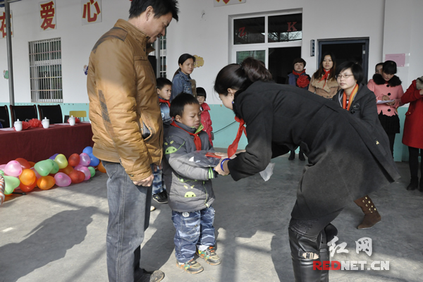 真爱贵过珠宝 长沙玛丽莱点对点资助困难学生