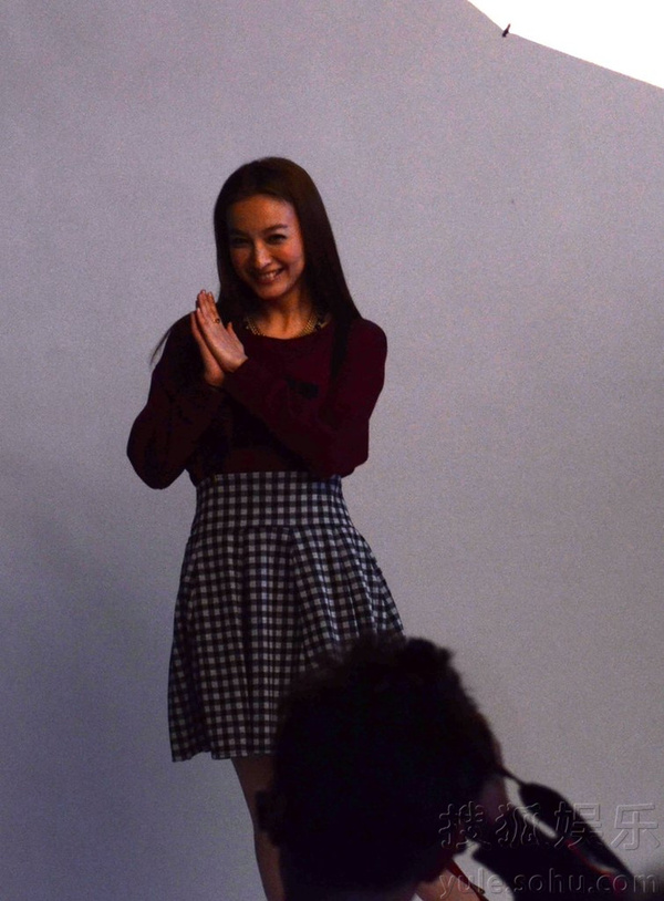 吴昕拍宣传照扮嫩 经纪人否认其与杜海涛领证