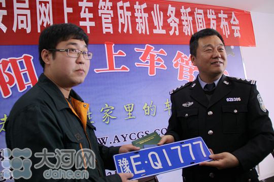帮忙查下ems快递eq585553765cs的最后一次纪录是什么时间,从哪寄到哪.