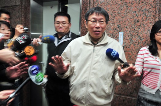 柯文哲赴民进党二会苏贞昌谈选举 是否入党引