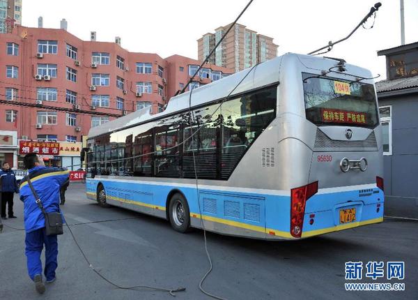 北京首条油改电电车线路开跑(图)|电车|公交车