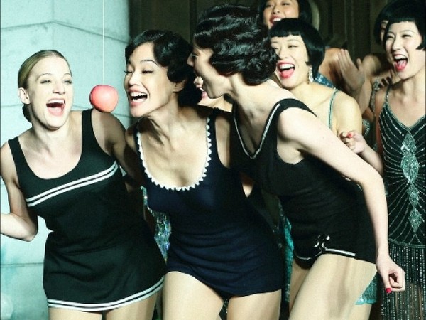 出演 姜文新电影  舒淇低胸复古泳装性感不失俏