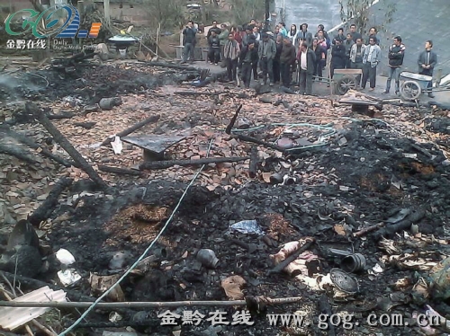 支书号召,村邻捐钱送粮渡难关|村民|家庭