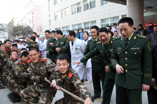 武警陕西总队官兵迎新年欢歌笑语快乐多