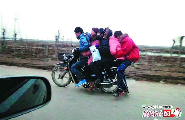 超载啦|载人|小轿车_凤凰资讯