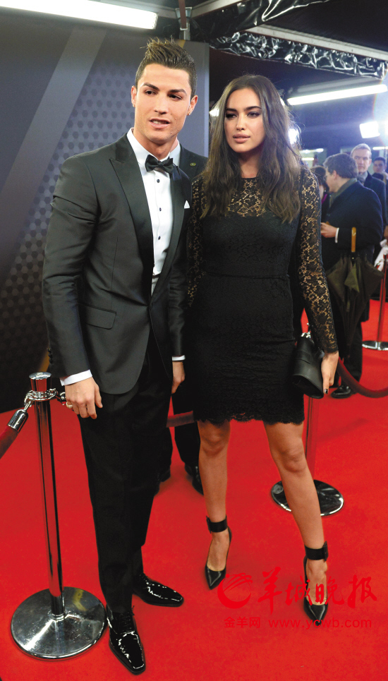 c罗获国际足联金球奖 梅西帮助C罗打败里贝里