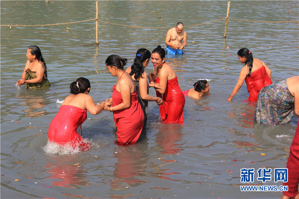 实拍尼泊尔沐浴节【高清组图】|尼泊尔|两河_凤凰资讯