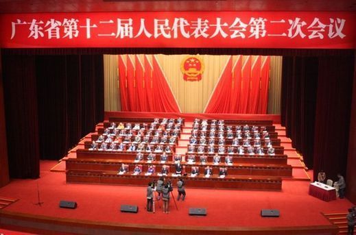 一万亿美元是几个省的GDP_冥币图片一万亿(2)