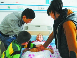 兰州七里河区:四<em>兄妹</em>相依为命 <em>12岁</em>小妹当起家